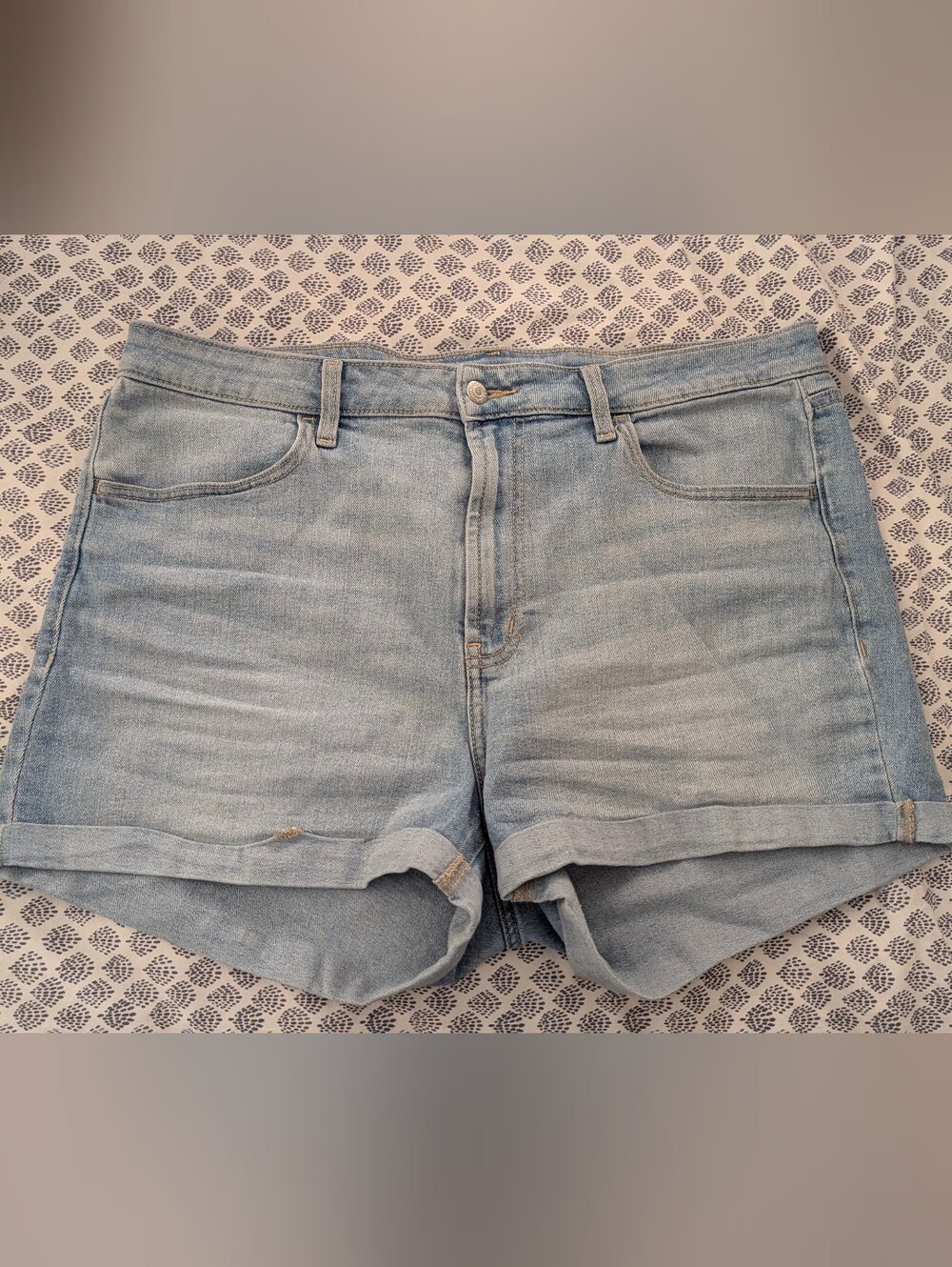 Old Navy High-Waisted Wow Jean Shorts -- 3-inch inseam